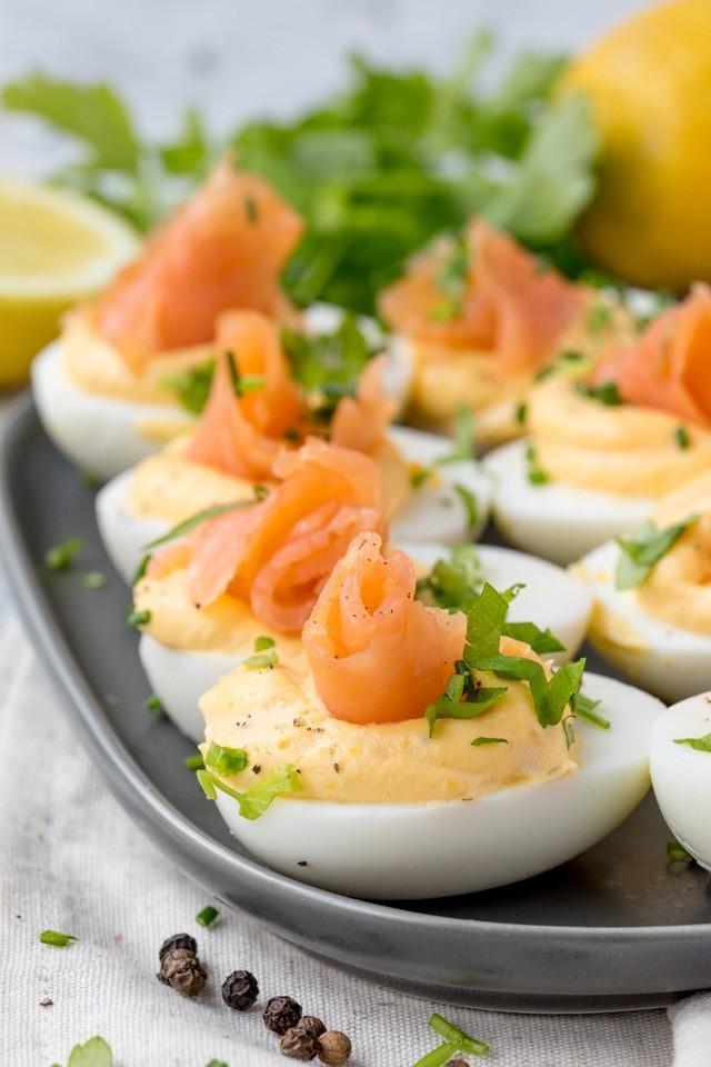 รูปภาพ:https://images.britcdn.com/wp-content/uploads/2017/05/Smoked-Salmon-Devilled-Eggs-recipe-finished-6.jpg?fit=max&w=800