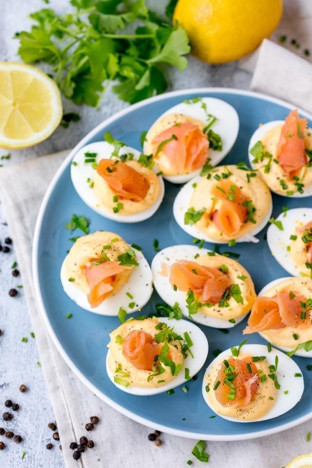 รูปภาพ:https://images.britcdn.com/wp-content/uploads/2017/05/Smoked-Salmon-Devilled-Eggs-recipe-finished-3.jpg?fit=max&w=800