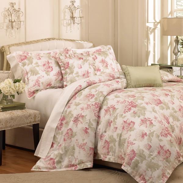 รูปภาพ:http://www.yesrail.com/wp-content/uploads/2015/07/luxury-bedroom-ideas-raymond-waites-bedding-sets-raymond-waites-floral-comforter-set-floral-pattern-pillow-pink-color-antique-lamp-wall-mount.jpg