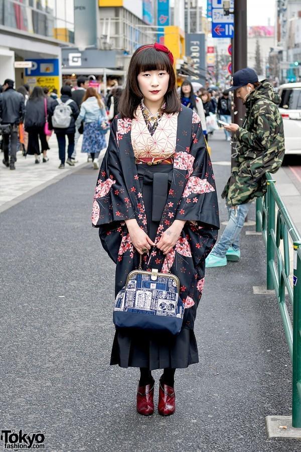 รูปภาพ:http://tokyofashion.com/wp-content/uploads/2017/05/Harajuku-Kimono-Steampunk-Fashion-20170401D509976-600x900.jpg