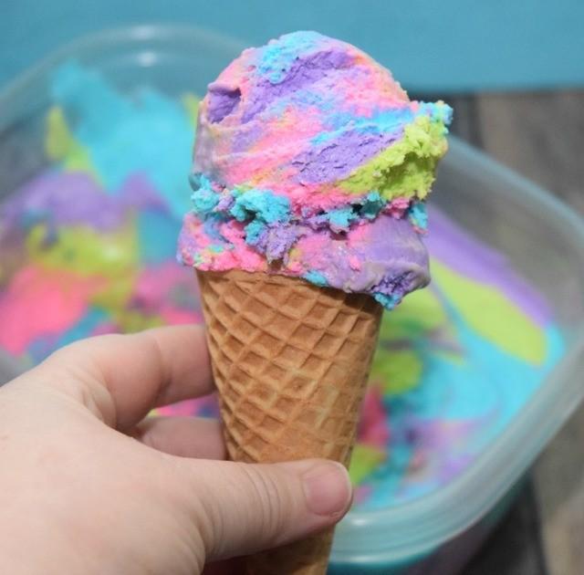 รูปภาพ:http://thetiptoefairy.com/wp-content/uploads/2016/06/unicorn-ice-cream-6.jpg