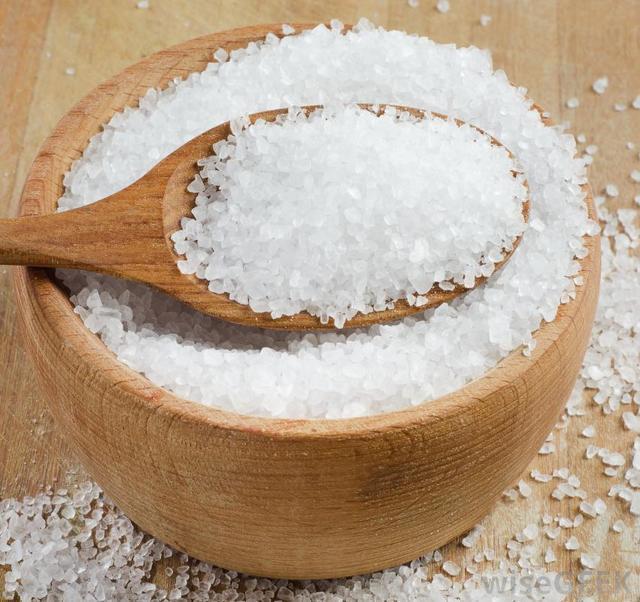 รูปภาพ:http://images.wisegeek.com/sea-salt-in-wooden-bowl-with-spoon.jpg