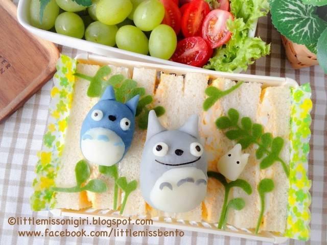 รูปภาพ:http://littlemissbento.com/wp-content/uploads/2013/10/Totoro-Egg-Sandwich-Bento-980x735.jpg