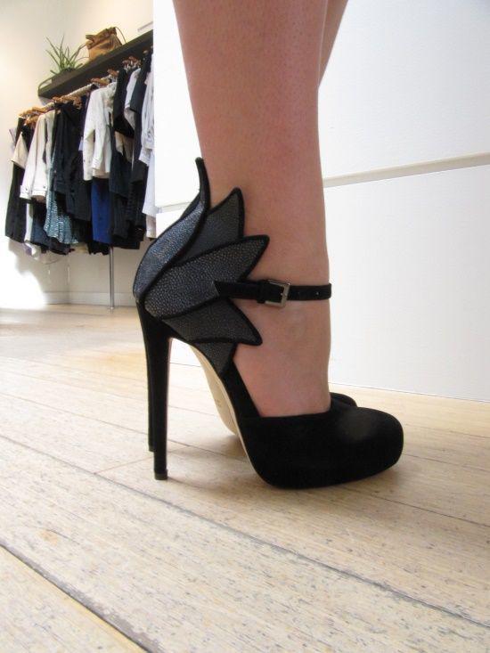 รูปภาพ:http://trend2wear.com/wp-content/uploads/2017/06/stunning-heels-1-9.jpg