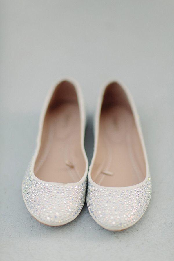 รูปภาพ:http://stylesweekly.com/wp-content/uploads/2015/06/Sparkly-flats.jpg