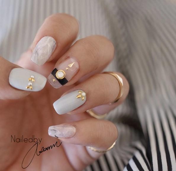 รูปภาพ:http://styleskinner.com/wp-content/uploads/2016/09/4-classy-white-base-nails.jpg