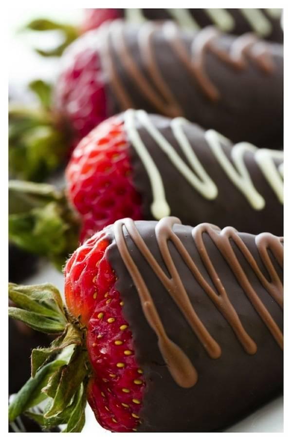รูปภาพ:http://www.awesomeinventions.com/wp-content/uploads/2014/12/choc-strawberries.jpg