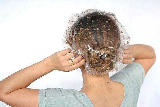 รูปภาพ:http://www.fashionkibatain.com/wp-content/uploads/2016/04/plastic-mask-to-cover-head-DIY-hair-treatment-DIY-hair-care-diy-HAIR-FALL-SOLUTION.jpg