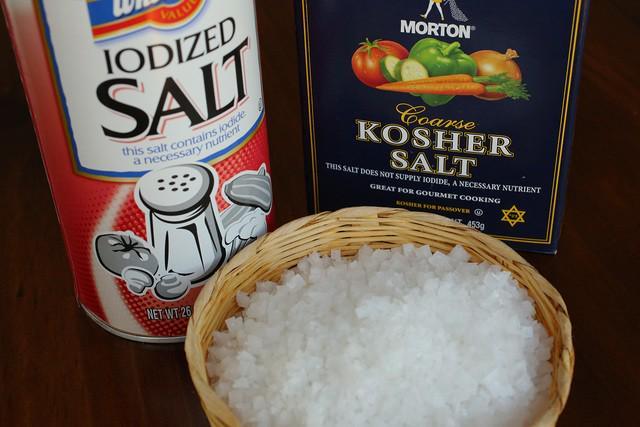 รูปภาพ:https://www.maangchi.com/wp-content/uploads/2015/01/3-kinds-salt.jpg