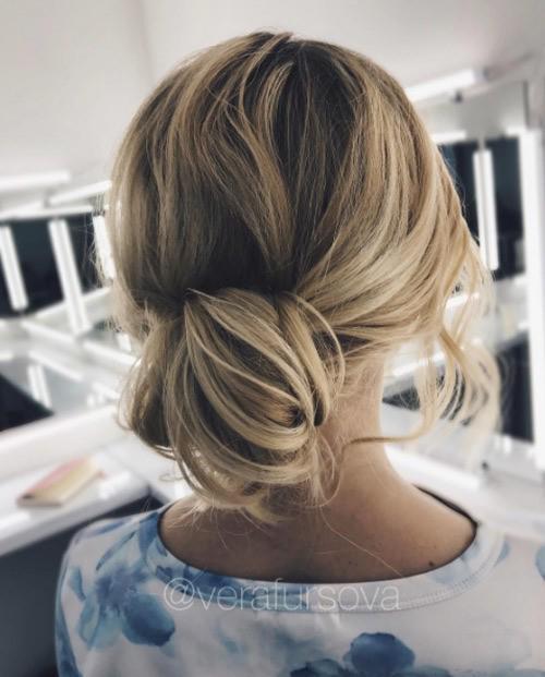 รูปภาพ:http://styleskinner.com/wp-content/uploads/2017/05/17-simple-low-bun.jpg