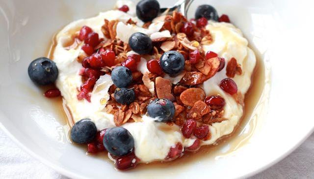 รูปภาพ:https://media.mnn.com/assets/images/2016/01/yogurt-berries%20(1).jpg.838x0_q80.jpg