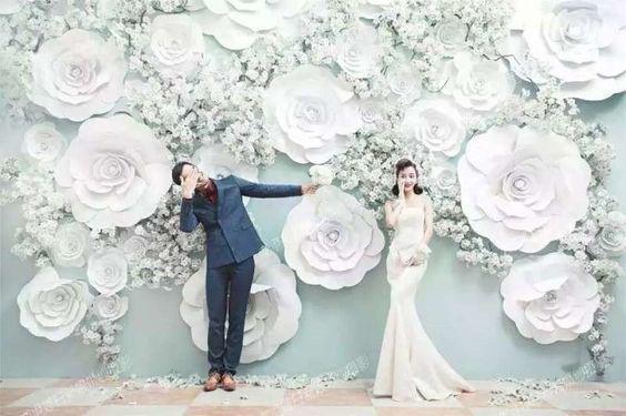 รูปภาพ:http://www.weddinginclude.com/wp-content/uploads/2017/05/Foam-Flower-Backdrop-White-bunch-for-Wedding.jpg