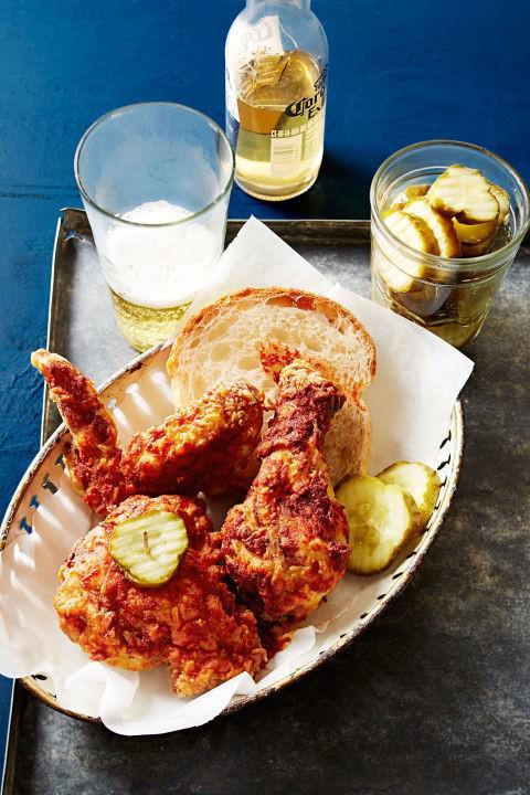 รูปภาพ:http://ghk.h-cdn.co/assets/cm/16/45/480x720/gallery-54fe83ad2e70e-nashville-hot-chicken-recipe-ghk0714-s2.jpg