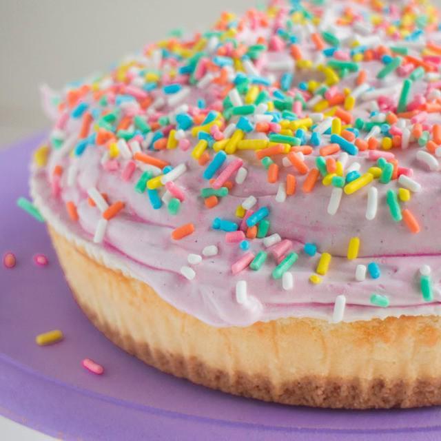 ตัวอย่าง ภาพหน้าปก:Blueberry Whipped Cream Cheesecake เมนูชีสเค้กโปะวิปครีมบลูเบอร์รี่ มีความลืมอิ่ม!