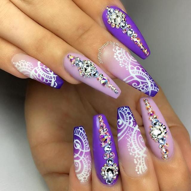 รูปภาพ:http://bmodish.com/wp-content/uploads/2016/11/amazing-purple-embellished-ballerina-nails-bmodish.jpg