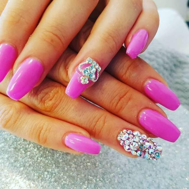 รูปภาพ:http://bmodish.com/wp-content/uploads/2016/11/hot-pink-ballerina-nail-art-bmodish.jpg