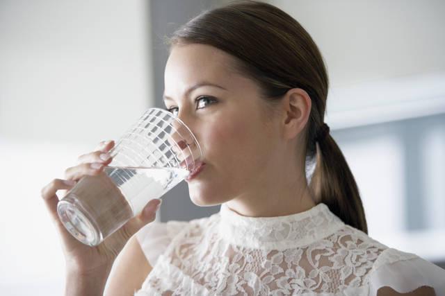 รูปภาพ:http://www.healthydietaffair.com/wp-content/uploads/2015/02/how-to-drink-more-water.jpg