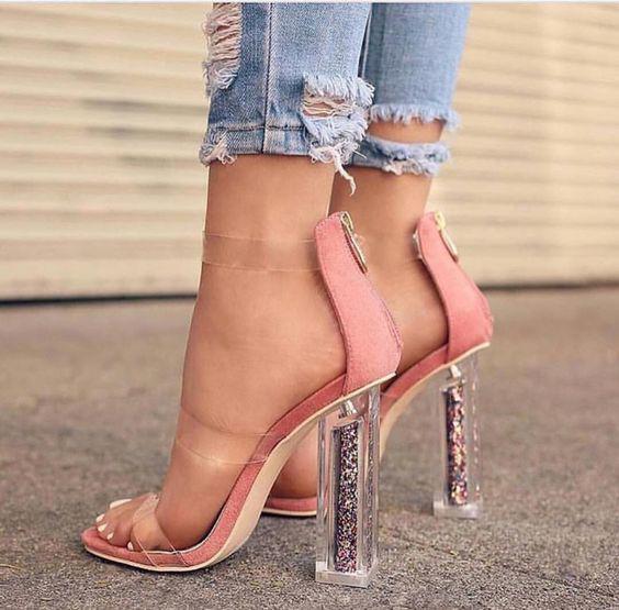 รูปภาพ:http://trend2wear.com/wp-content/uploads/2017/06/high-heels-16.jpg