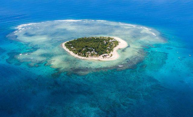 รูปภาพ:https://media.mnn.com/assets/images/2017/02/Tavarua-Island-Aerial-Ocean.jpg.1000x0_q80_crop-smart.jpg