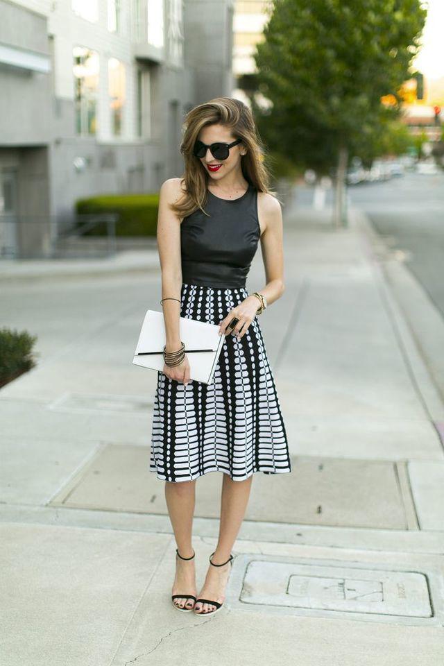 รูปภาพ:http://designersoutfits.com/wp-content/uploads/2016/11/1-captivating-a-line-midi-skirt-outfit-2.jpg