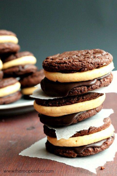 รูปภาพ:http://ghk.h-cdn.co/assets/16/24/480x720/gallery-1466086022-double-choc-pumpkin-cheesecake-oreos-3-610x915.jpg