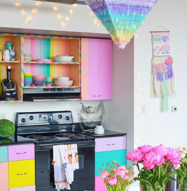 รูปภาพ:https://www.demilked.com/magazine/wp-content/uploads/2017/06/rainbow-colored-apartment-amina-mucciolo-14.jpg