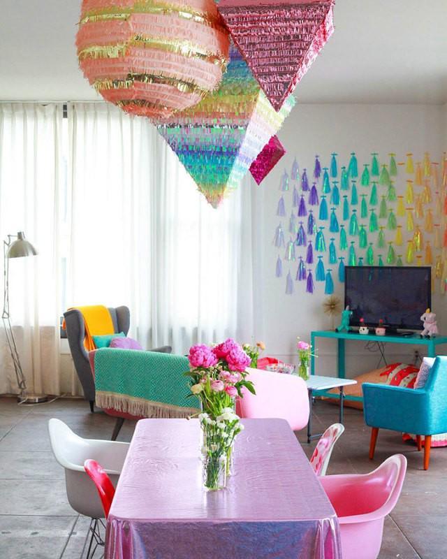 รูปภาพ:https://www.demilked.com/magazine/wp-content/uploads/2017/06/rainbow-colored-apartment-amina-mucciolo-10.jpg