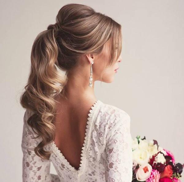 รูปภาพ:http://blog.vpfashion.com/wp-content/uploads/2015/06/Nice-ponytail-with-bump-simple-and-beautiful-hair-choice-for-long-hair-girls.jpg