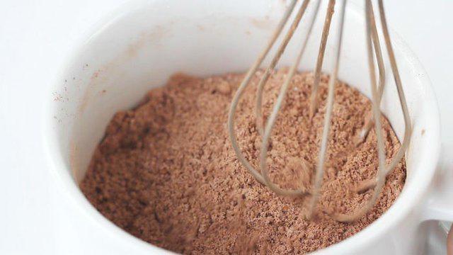 รูปภาพ:http://i2.wp.com/eugeniekitchen.com/wp-content/uploads/2013/10/chocolate-brownie-mug-cake-recipe3-1.jpg