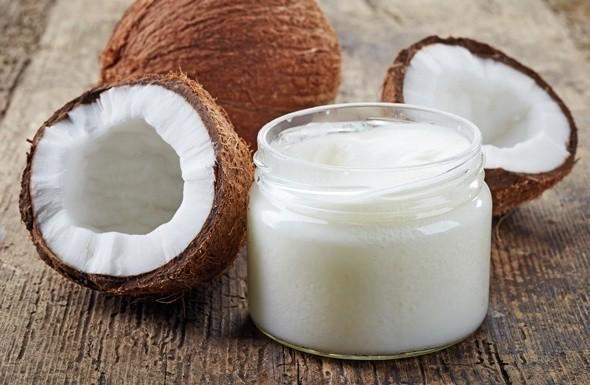 รูปภาพ:https://cdn.authoritynutrition.com/wp-content/uploads/2016/05/two-coconuts-and-coconut-oil-in-jar-without-lid.jpg