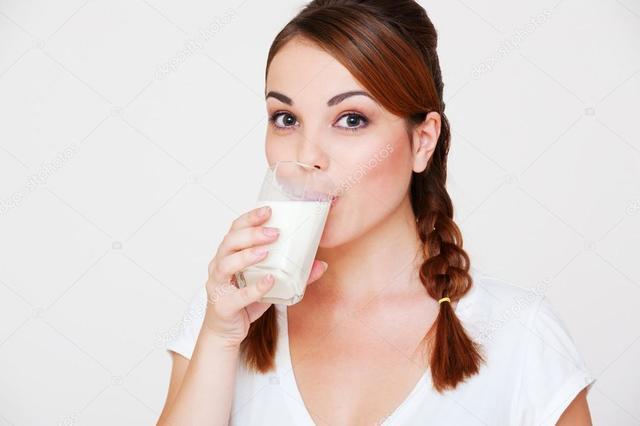 รูปภาพ:http://static5.depositphotos.com/1049184/518/i/950/depositphotos_5181923-Happy-young-woman-drinking-milk.jpg