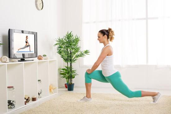 รูปภาพ:http://www.motherearthliving.com/-/media/Images/MEL/Editorial/Blogs/Natural-Health/Mini-Guide-to-Fitness-for-Busy-Women/home-workout-jpg.jpg