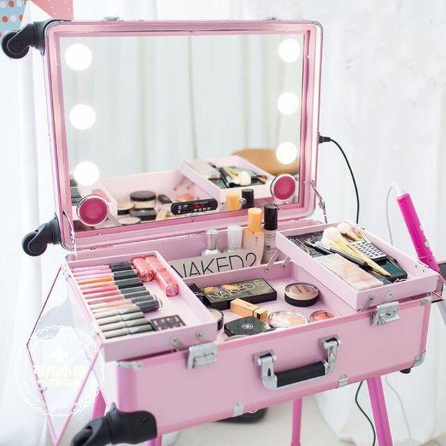 ภาพประกอบบทความ Makeup organizers จัดระเบียบโต๊ะเครื่องแป้งกันหน่อย!!