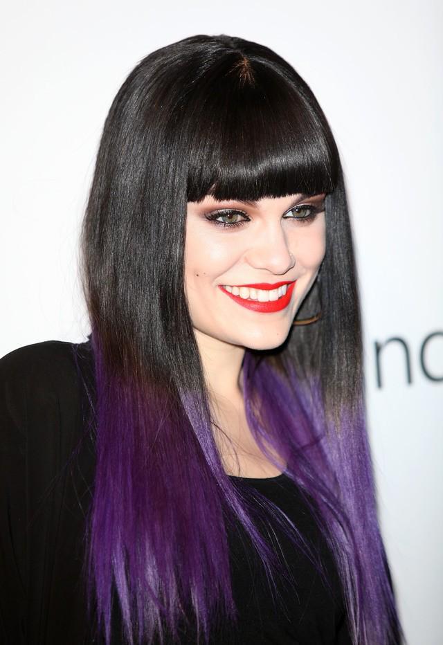 รูปภาพ:http://hairstylehub.com/wp-content/uploads/2017/07/dip-dyed-purple-on-black.jpg