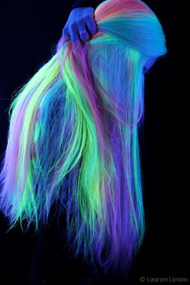 รูปภาพ:https://s-media-cache-ak0.pinimg.com/736x/bc/cd/fe/bccdfe935060adae6be8f0d7caed0ec0--neon-hair-glow.jpg