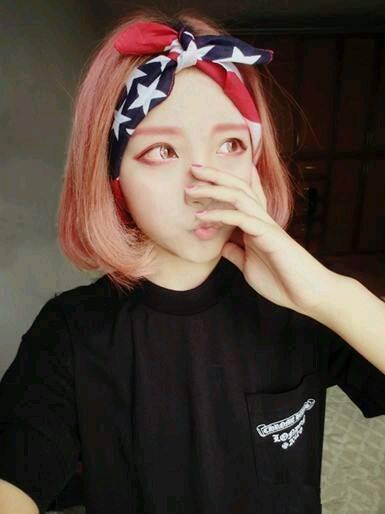 รูปภาพ:http://i01.i.aliimg.com/wsphoto/v0/1142563473/Harajuku-zipper-ayumi-flag-square-font-b-bandanas-b-font-gd-font-b-bigbang-b-font.jpg