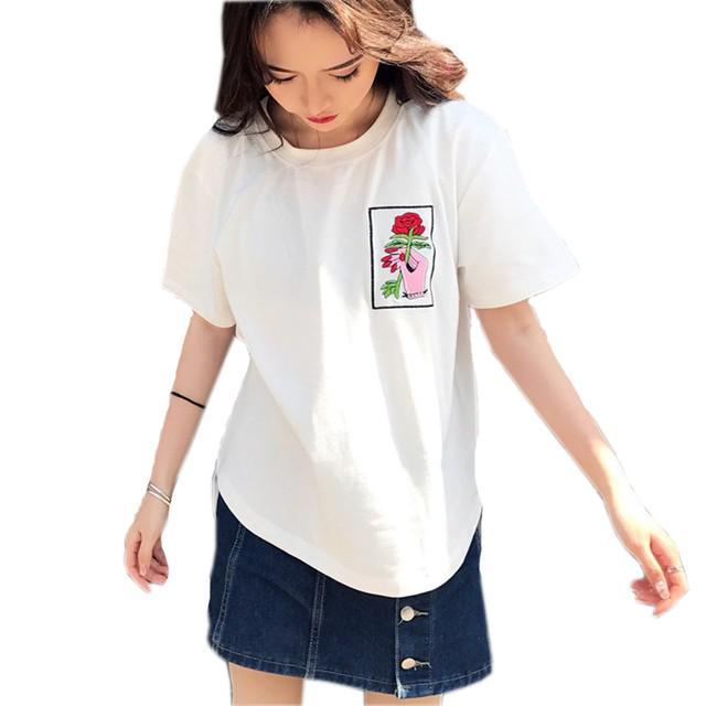 รูปภาพ:https://ae01.alicdn.com/kf/HTB1HTbmQXXXXXbrXVXXq6xXFXXXT/Women-font-b-Retro-b-font-Rose-Flower-Embroidered-T-shirts-2017-Summer-New-Harajuku-Femme.jpg