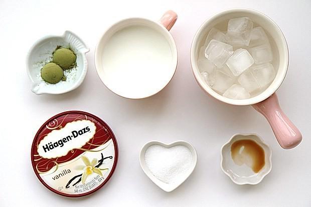 รูปภาพ:http://i2.wp.com/eugeniekitchen.com/wp-content/uploads/2014/07/green-tea-frappuccino-ingredients1.jpg?w=620