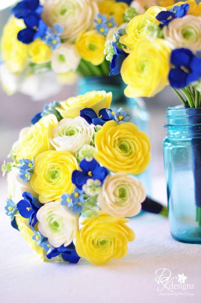 รูปภาพ:https://s-media-cache-ak0.pinimg.com/736x/f4/de/18/f4de187d801c2c33fc2f939e61fba96c--yellow-bouquets-blue-and-yellow-bouquet-wedding.jpg