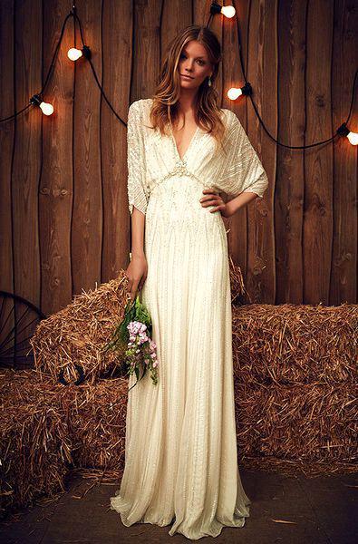 รูปภาพ:http://www.preppychic.club/wp-content/uploads/2017/05/34-unforgettable-boho-wedding-dresses-that-will-amaze-you-9.jpg