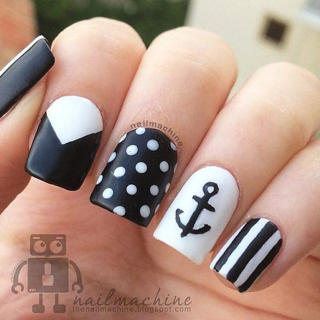 รูปภาพ:https://naildesignsjournal.com/wp-content/uploads/2017/05/white-black-nail-designs-anchors-nail-art.jpg