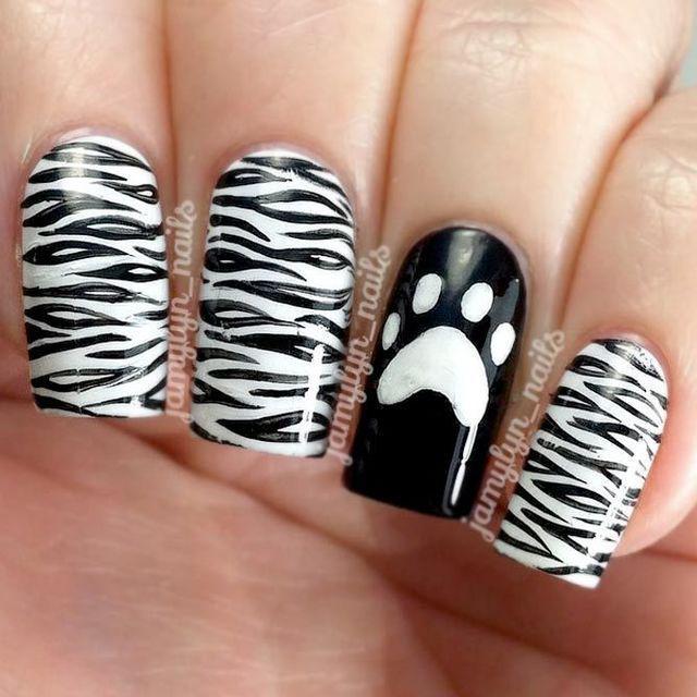 รูปภาพ:https://naildesignsjournal.com/wp-content/uploads/2017/05/white-black-nail-designs-puppy-paws.jpg