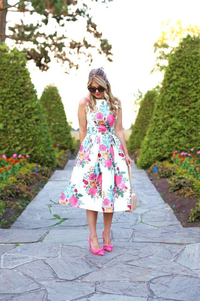 รูปภาพ:http://www.preppychic.club/wp-content/uploads/2017/05/43-pristine-floral-dresses-oufits-to-brighten-your-day-5.jpg