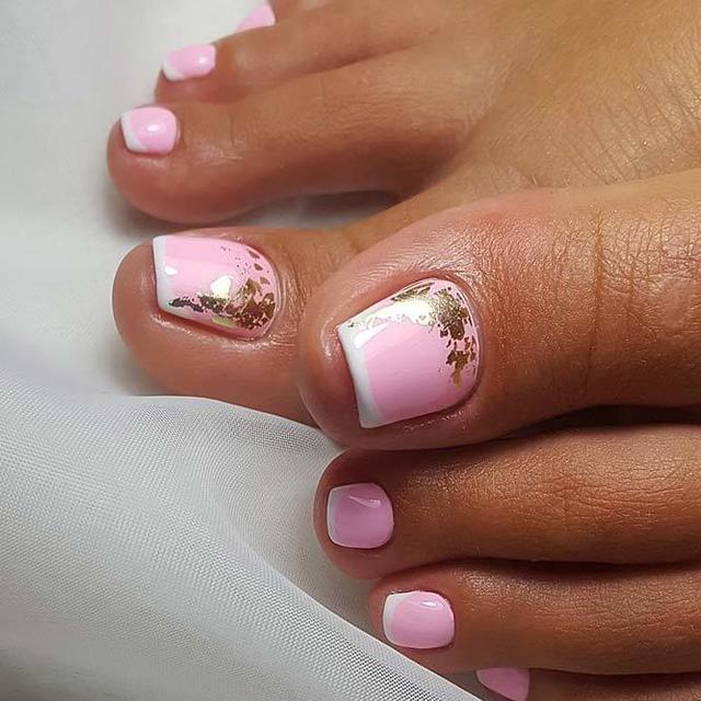 รูปภาพ:https://naildesignsjournal.com/wp-content/uploads/2017/08/new-nail-designs-toes-pink-base-white-tips-gold-foil.jpg