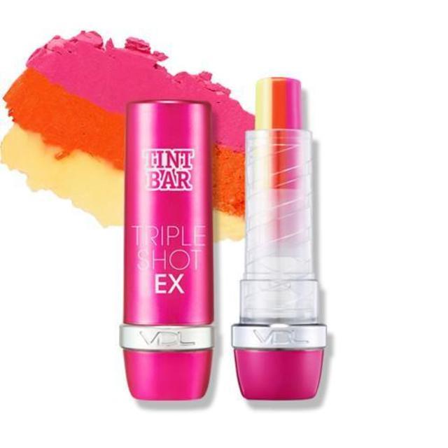 ภาพประกอบบทความ งานปากกลับมาอีกแล้ว 'VDL Tint Bar Triple Shot EX' ลิป 3 สีในแท่งเดียว ไล่เฉดสีให้สวยเฉียบ!