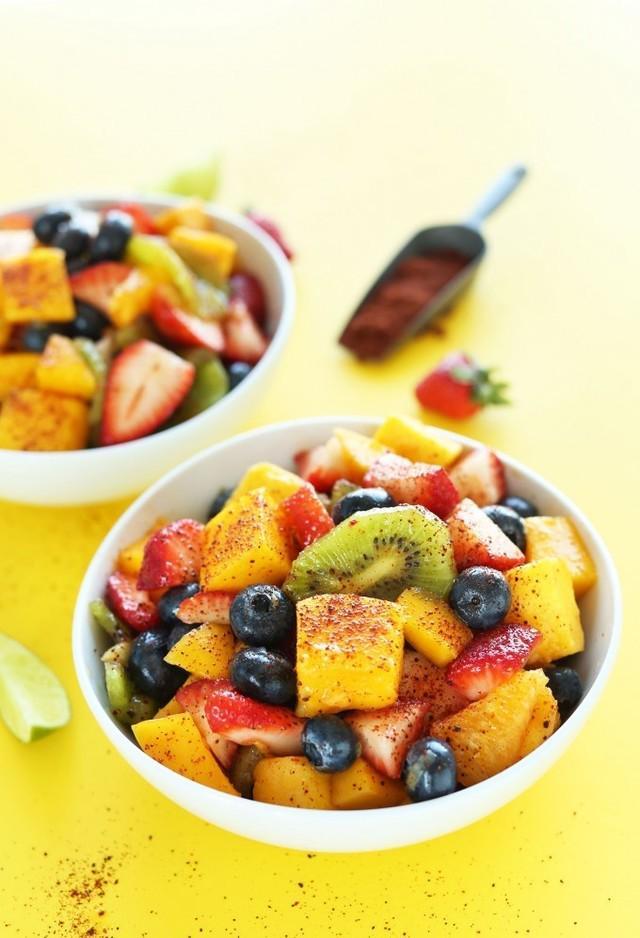 รูปภาพ:https://mbkr-minimalistbaker.netdna-ssl.com/wp-content/uploads/2015/07/AMAZING-Fruit-Salad-with-lime-juice-and-chili-powder-for-a-kick-of-heat-This-stuff-is-IRRESISTIBLE-vegan-glutenfree-recipe-fruit-healthy-side-salad-minimalistbaker-680x997.jpg