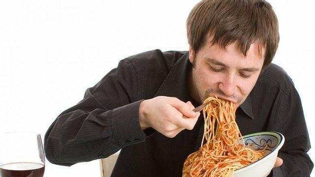 รูปภาพ:http://www.dailysquat.com/wp-content/uploads/2016/09/man-eating-spaghetti-foods-make-you-hungrier-777x437.jpg