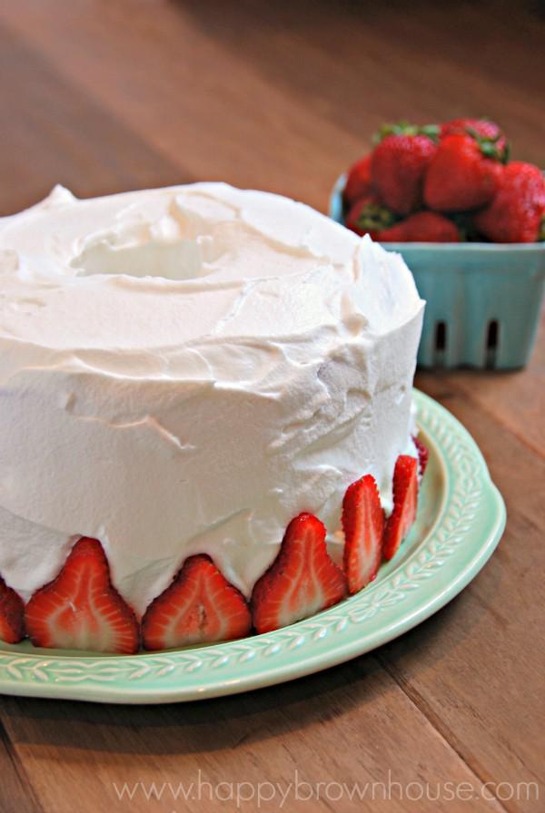 รูปภาพ:http://happybrownhouse.com/wp-content/uploads/2015/07/Strawberry-Shortcake-Ice-Cream-Cake-with-strawberries-and-whipped-cream-topping.jpg
