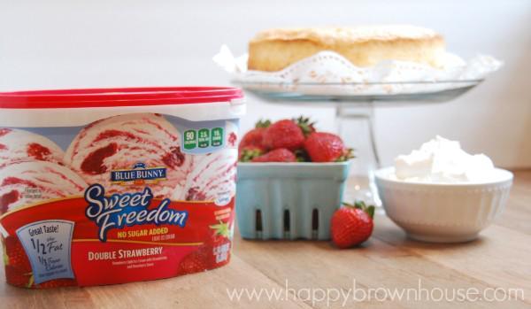 รูปภาพ:http://happybrownhouse.com/wp-content/uploads/2015/07/Strawberry-Shortcake-Ice-Cream-Cake.jpg
