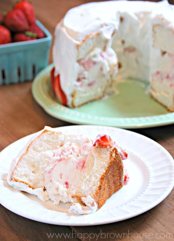 รูปภาพ:http://happybrownhouse.com/wp-content/uploads/2015/07/piece-of-Strawberry-Shortcake-Ice-Cream-Cake.jpg